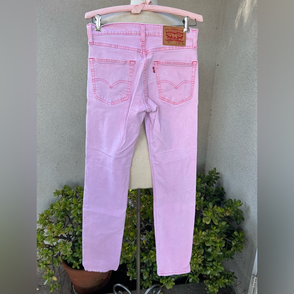 Light Pink Levi’s 511 jeans size 30 32 straight leg